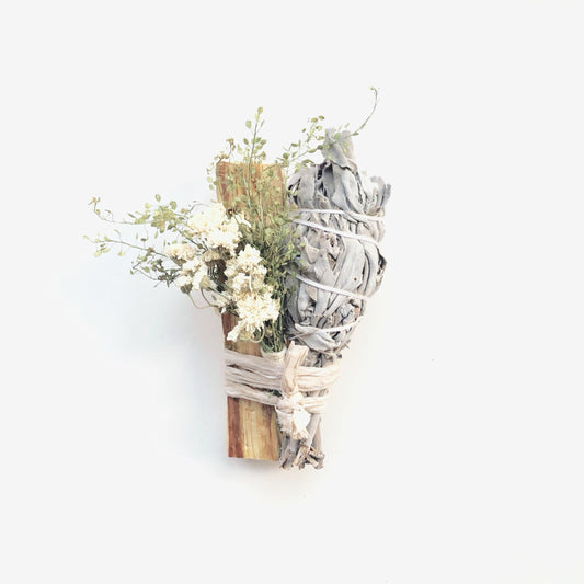 Weiße Salbeiknolle, Palo Santo und getrocknete Blumen